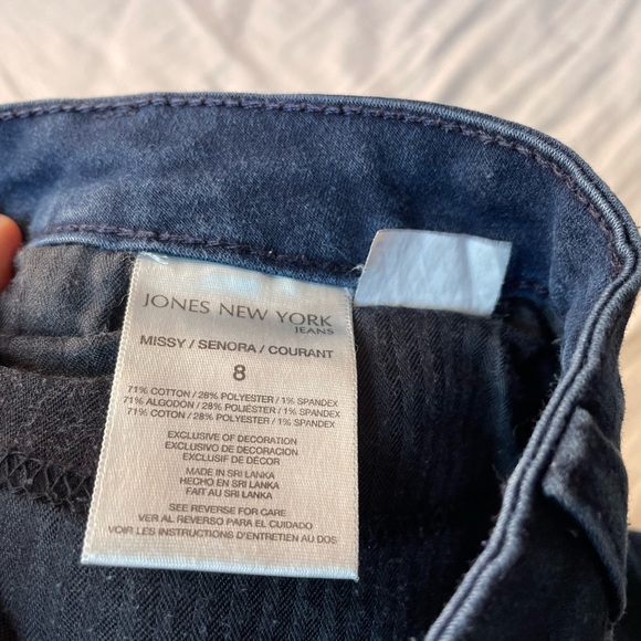 Flattering Blue Jeans - Picture 3 of 6